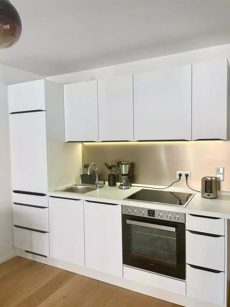 MAXIMALER KOMFORT: Vom Bett bis zum Handtuch – Dein fertiges Luxus-Studio